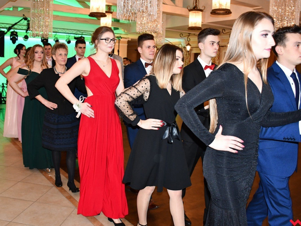 Poloneza czas zacząć! Pierwszy taki bal tegorocznych maturzystów z ZSTiO