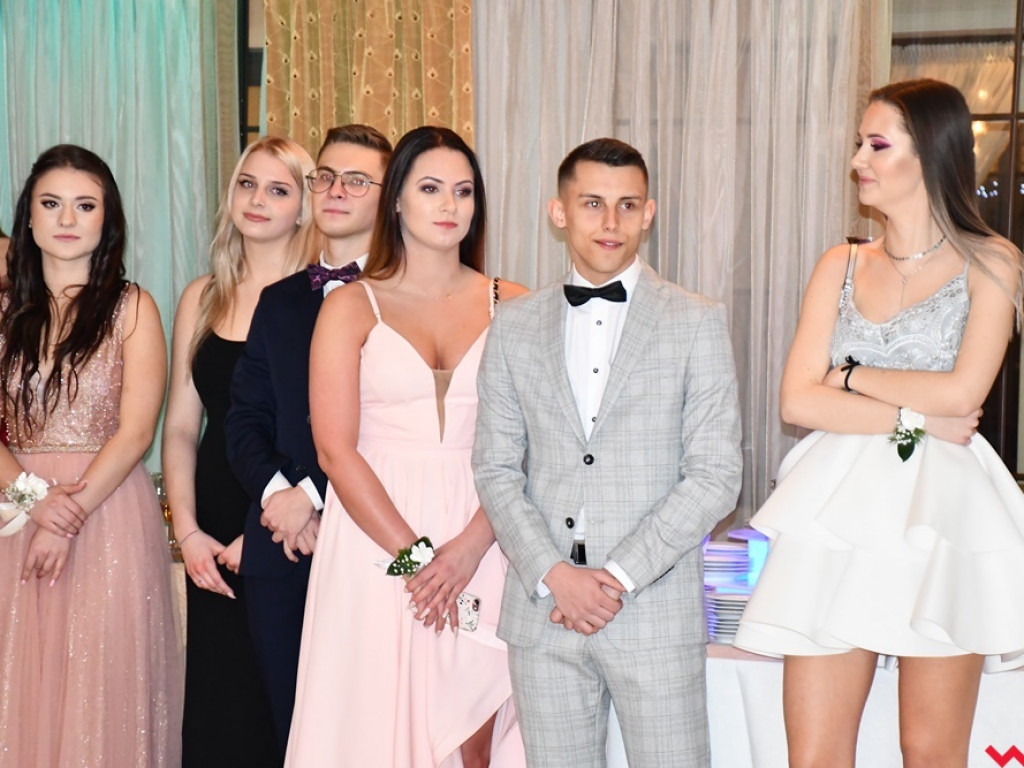Poloneza czas zacząć! Pierwszy taki bal tegorocznych maturzystów z ZSTiO