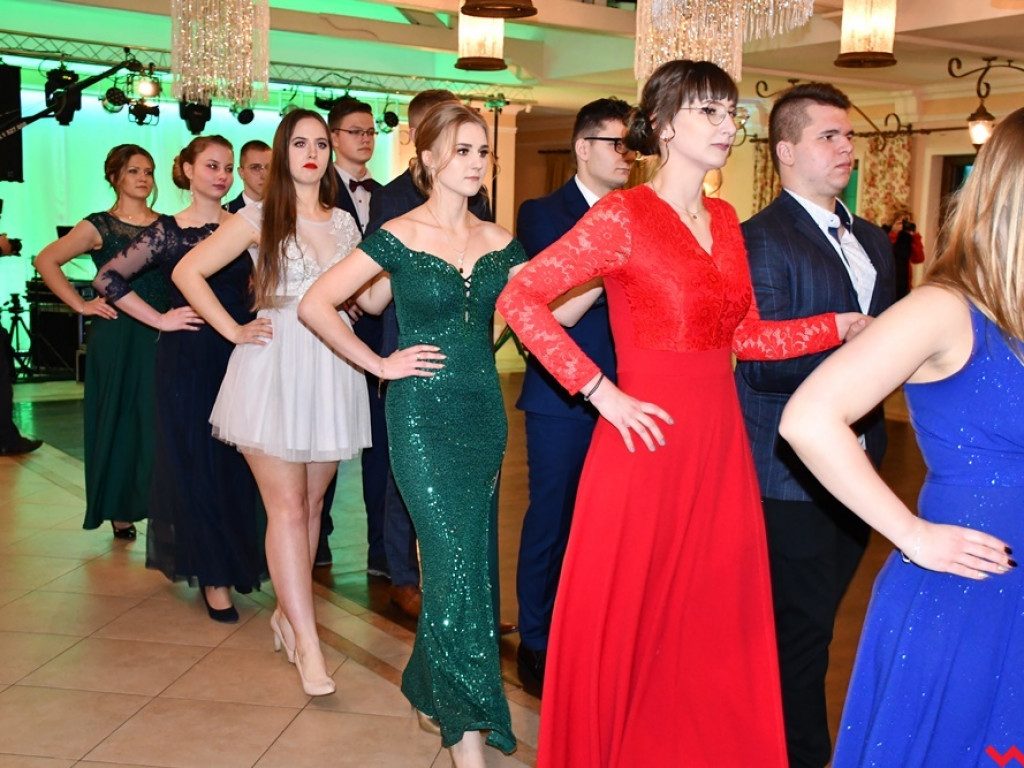 Poloneza czas zacząć! Pierwszy taki bal tegorocznych maturzystów z ZSTiO