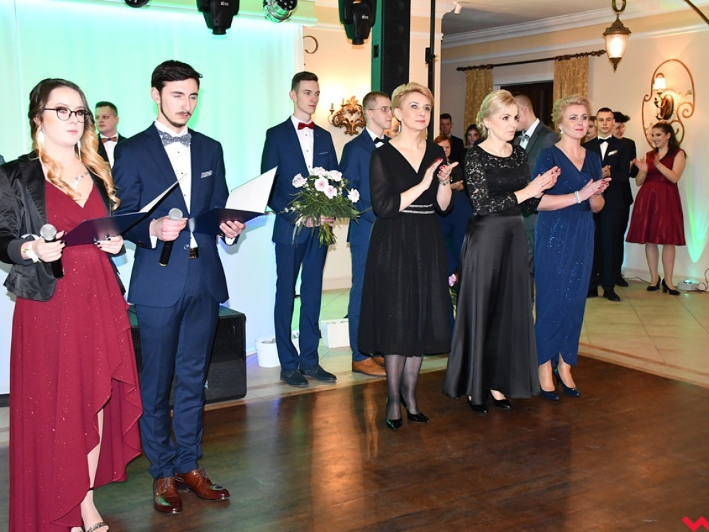 Poloneza czas zacząć! Pierwszy taki bal tegorocznych maturzystów z ZSTiO