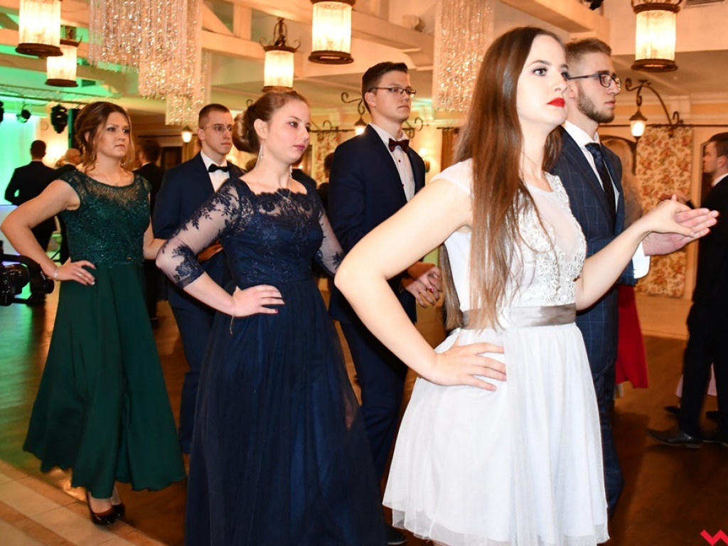 Poloneza czas zacząć! Pierwszy taki bal tegorocznych maturzystów z ZSTiO