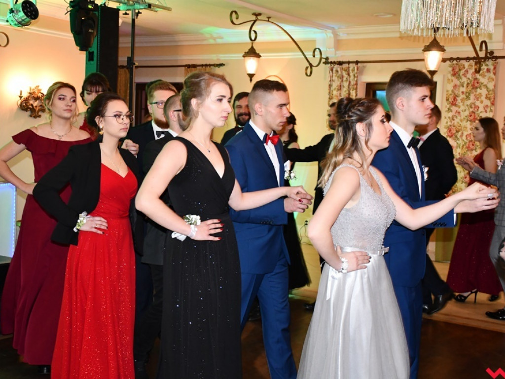Poloneza czas zacząć! Pierwszy taki bal tegorocznych maturzystów z ZSTiO