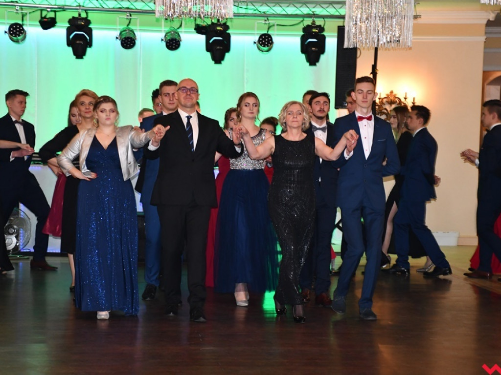 Poloneza czas zacząć! Pierwszy taki bal tegorocznych maturzystów z ZSTiO