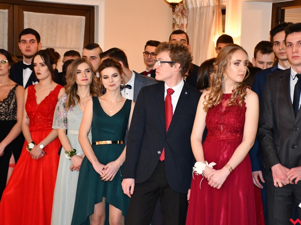 Poloneza czas zacząć! Pierwszy taki bal tegorocznych maturzystów z ZSTiO