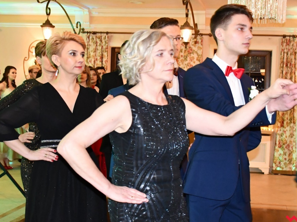 Poloneza czas zacząć! Pierwszy taki bal tegorocznych maturzystów z ZSTiO