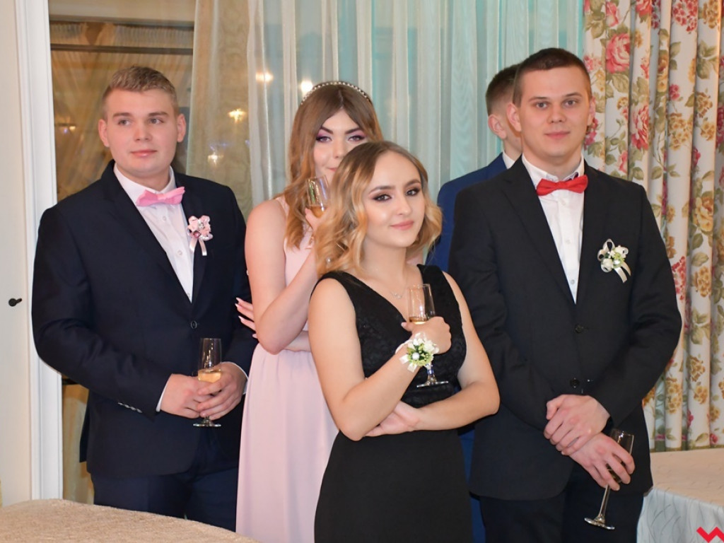 Poloneza czas zacząć! Pierwszy taki bal tegorocznych maturzystów z ZSTiO