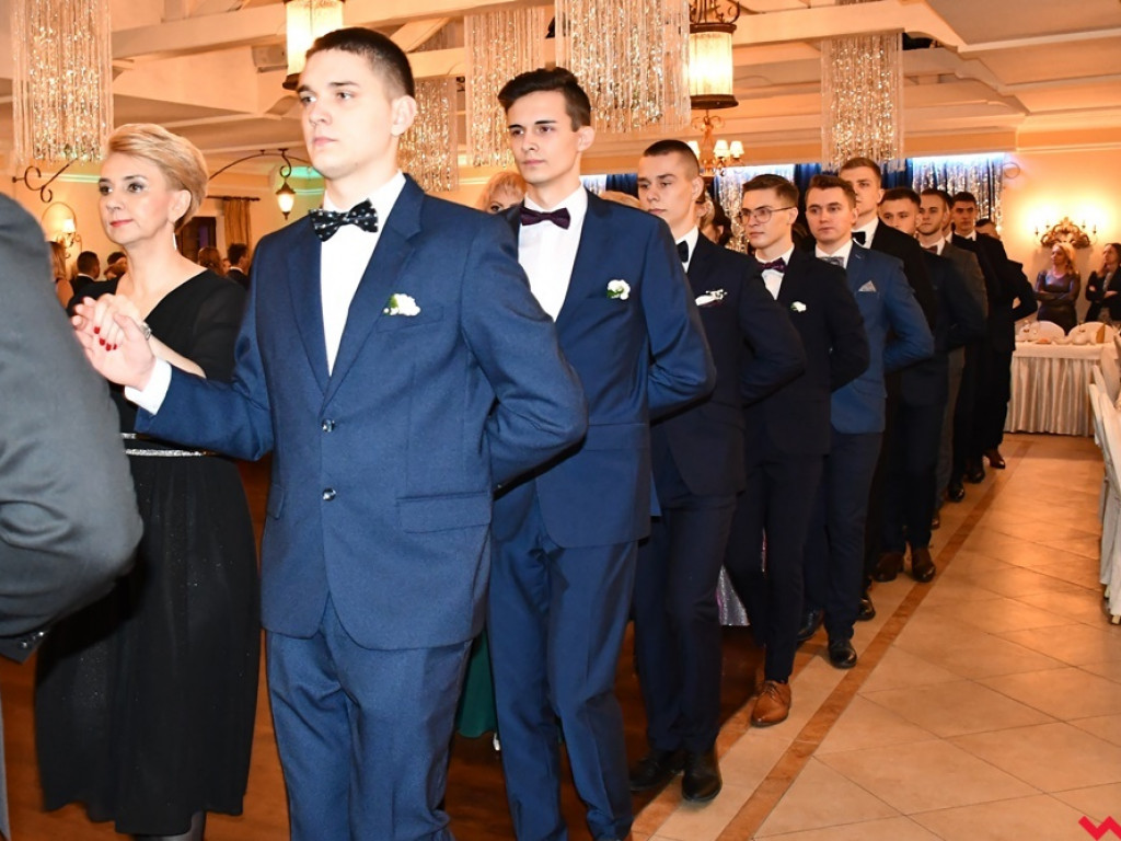 Poloneza czas zacząć! Pierwszy taki bal tegorocznych maturzystów z ZSTiO