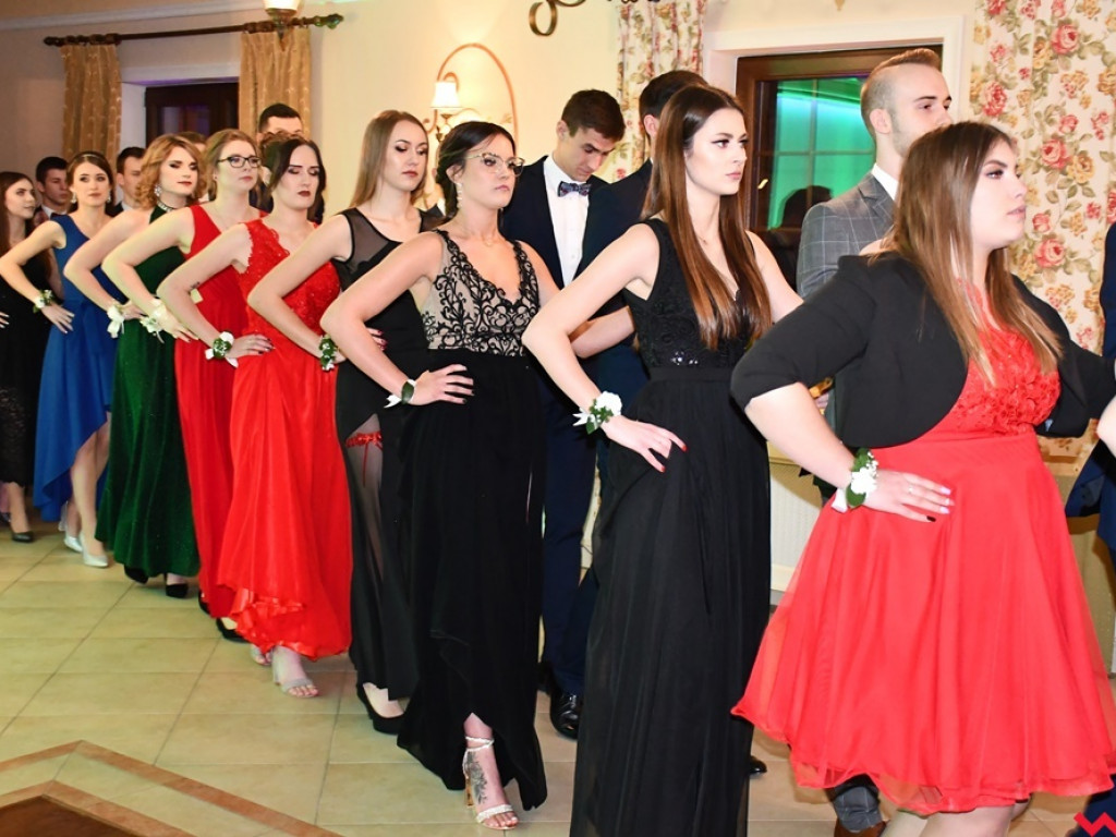 Poloneza czas zacząć! Pierwszy taki bal tegorocznych maturzystów z ZSTiO