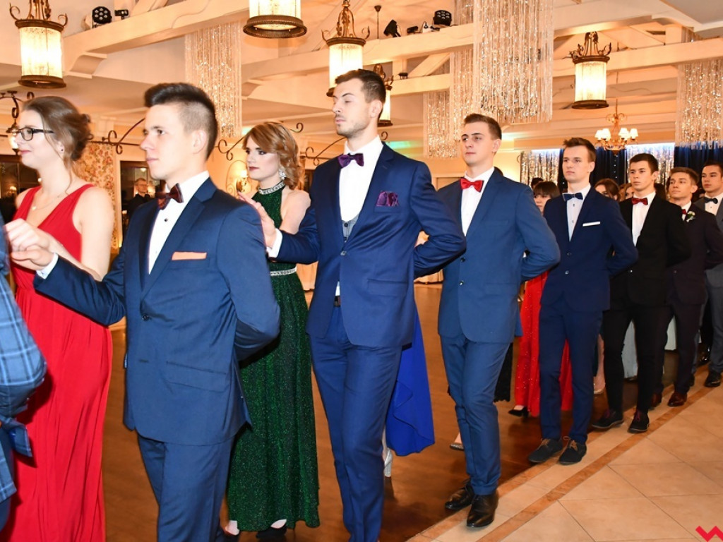 Poloneza czas zacząć! Pierwszy taki bal tegorocznych maturzystów z ZSTiO