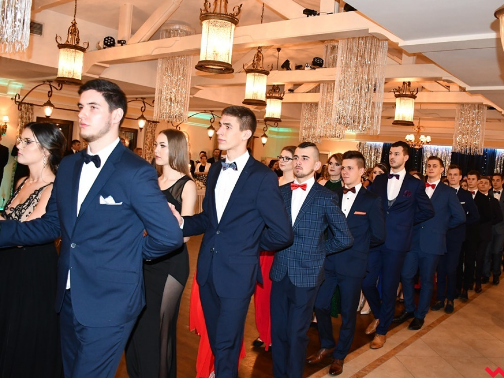 Poloneza czas zacząć! Pierwszy taki bal tegorocznych maturzystów z ZSTiO