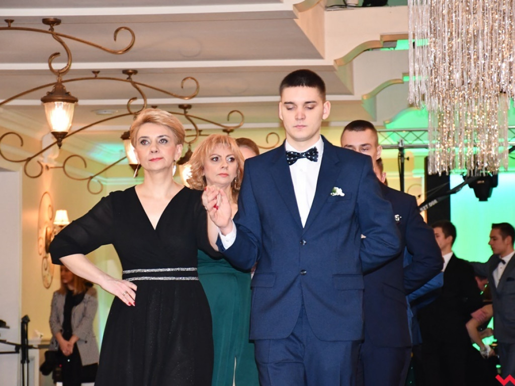 Poloneza czas zacząć! Pierwszy taki bal tegorocznych maturzystów z ZSTiO