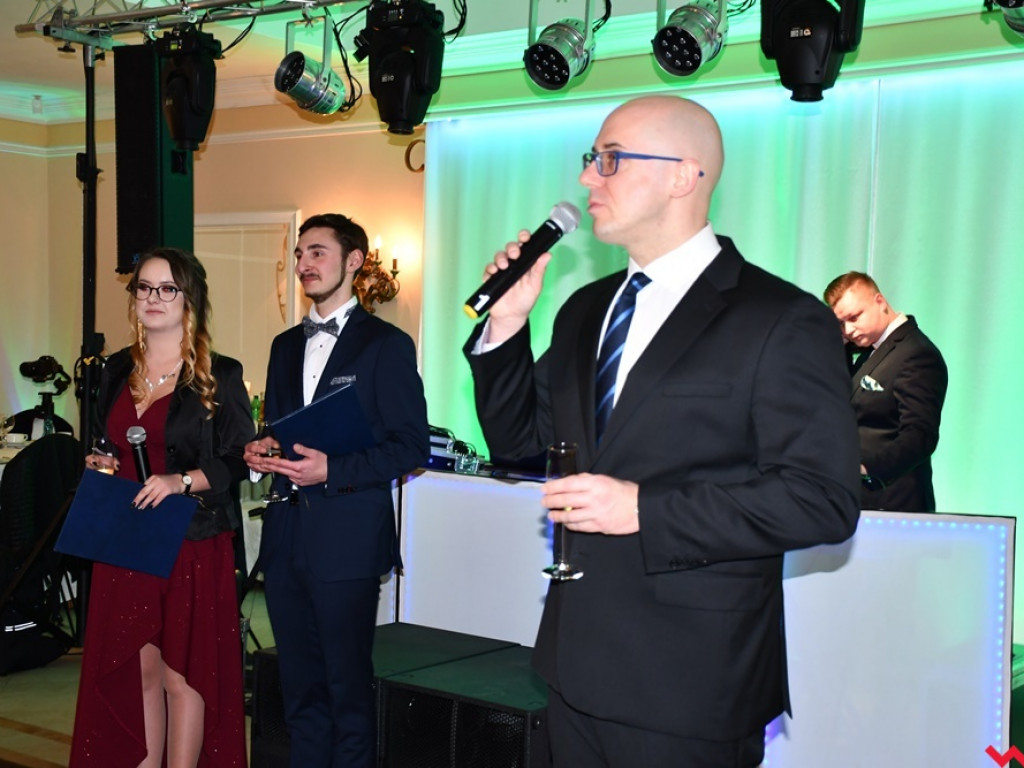 Poloneza czas zacząć! Pierwszy taki bal tegorocznych maturzystów z ZSTiO