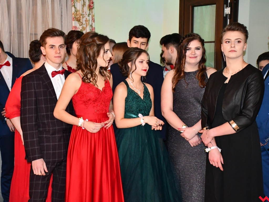 Poloneza czas zacząć! Pierwszy taki bal tegorocznych maturzystów z ZSTiO