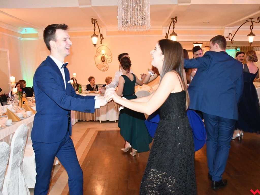 Poloneza czas zacząć! Pierwszy taki bal tegorocznych maturzystów z ZSTiO