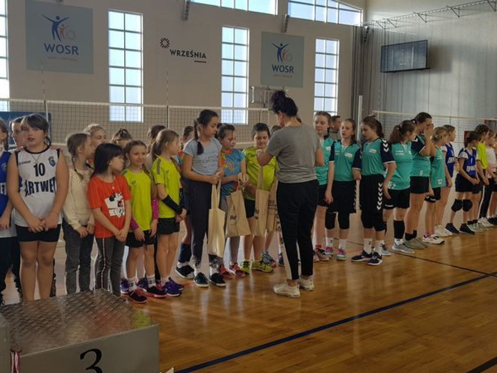 Licznie obsadzony turniej mini siatkówki we Wrześni