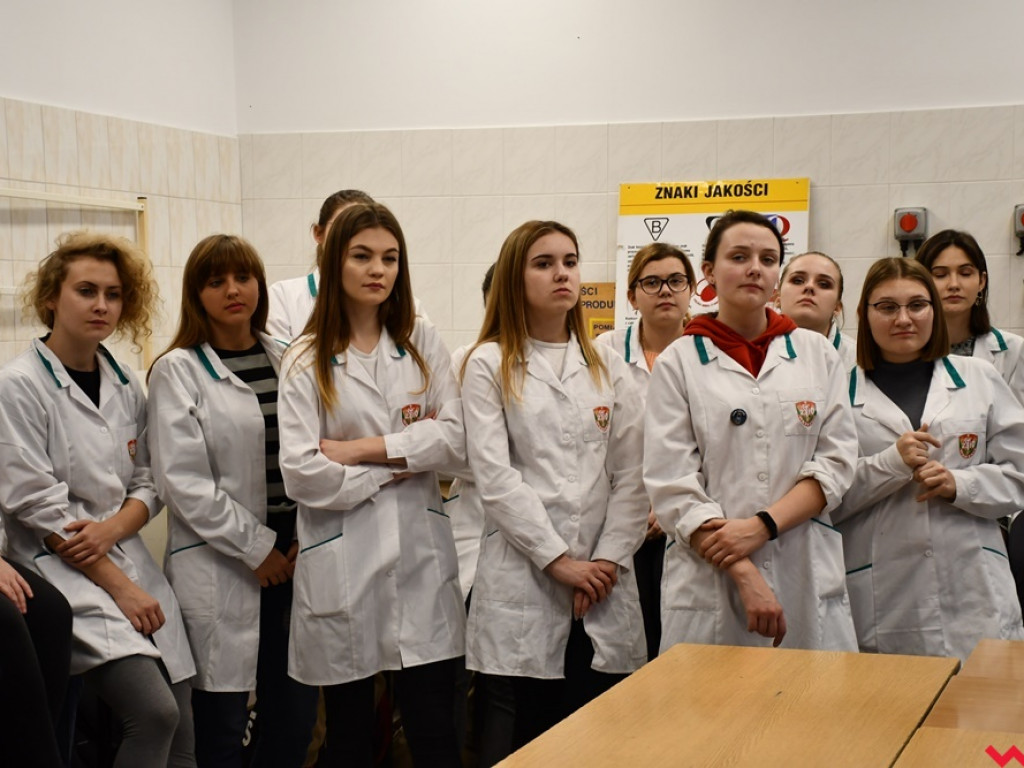 Nietypowe zajęcia w technikum weterynaryjnym. Ujrzeć wnętrze pytona