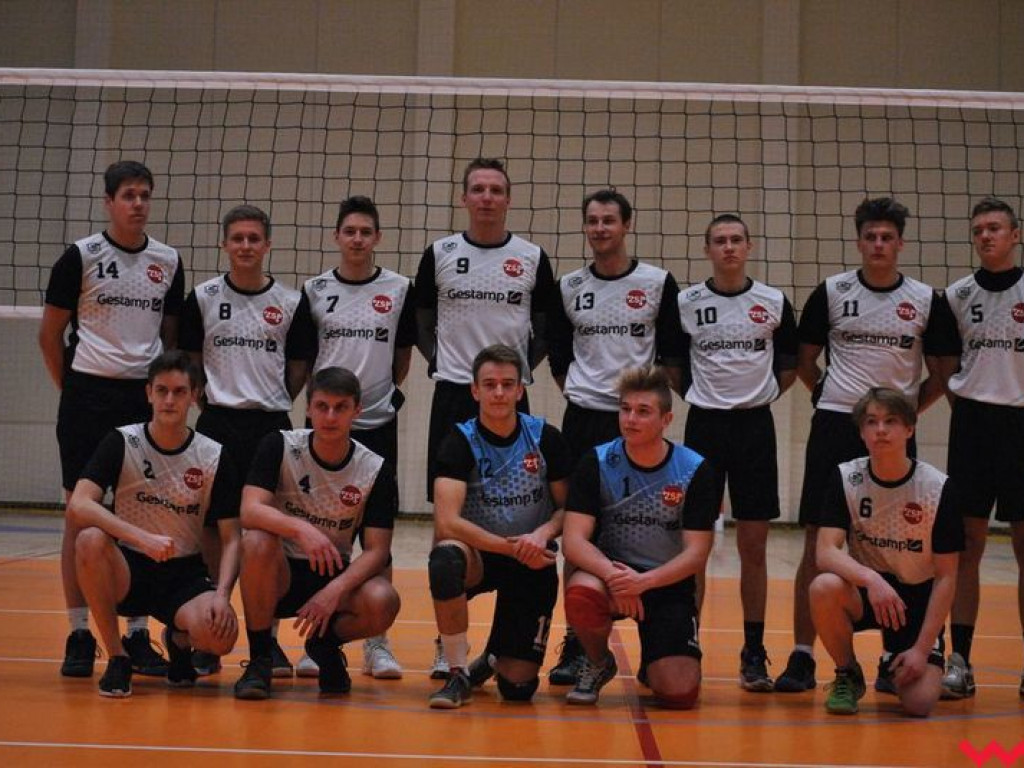 Hala wypełniona po brzegi. Historyczny mecz w pięknej, nowo oddanej do użytku hali sportowej