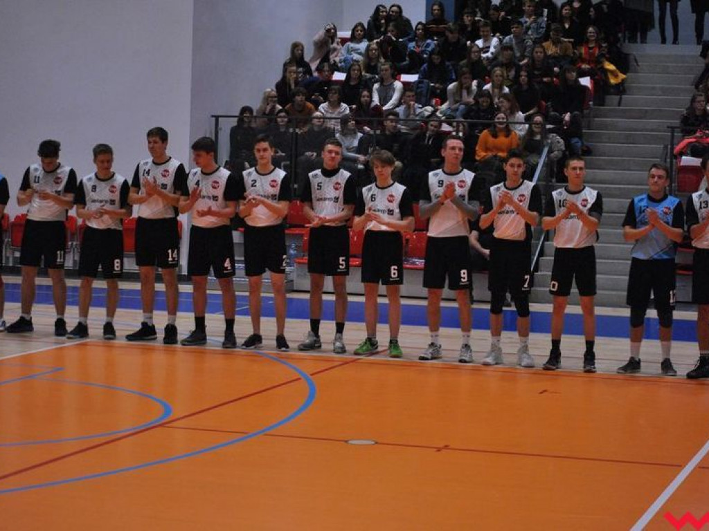 Hala wypełniona po brzegi. Historyczny mecz w pięknej, nowo oddanej do użytku hali sportowej