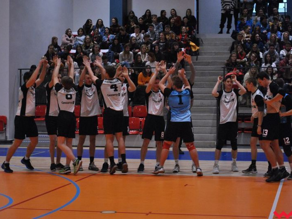 Hala wypełniona po brzegi. Historyczny mecz w pięknej, nowo oddanej do użytku hali sportowej