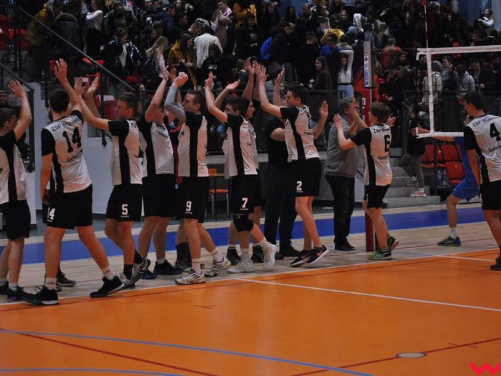 Hala wypełniona po brzegi. Historyczny mecz w pięknej, nowo oddanej do użytku hali sportowej