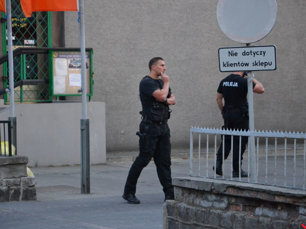 Nóż, gaz i łzy. Niedoszły samobójca na ławie oskarżonych