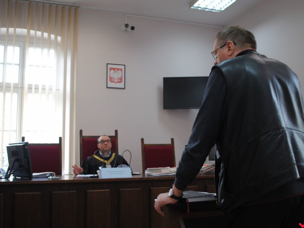Nóż, gaz i łzy. Niedoszły samobójca na ławie oskarżonych