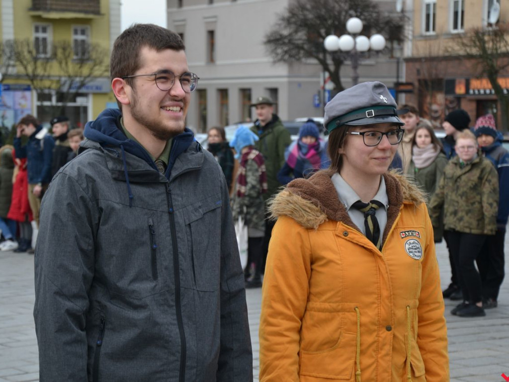 Harcerski żywioł na rynku z okazji Dnia Myśli Braterskiej