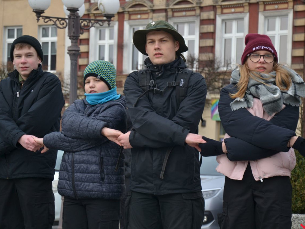 Harcerski żywioł na rynku z okazji Dnia Myśli Braterskiej
