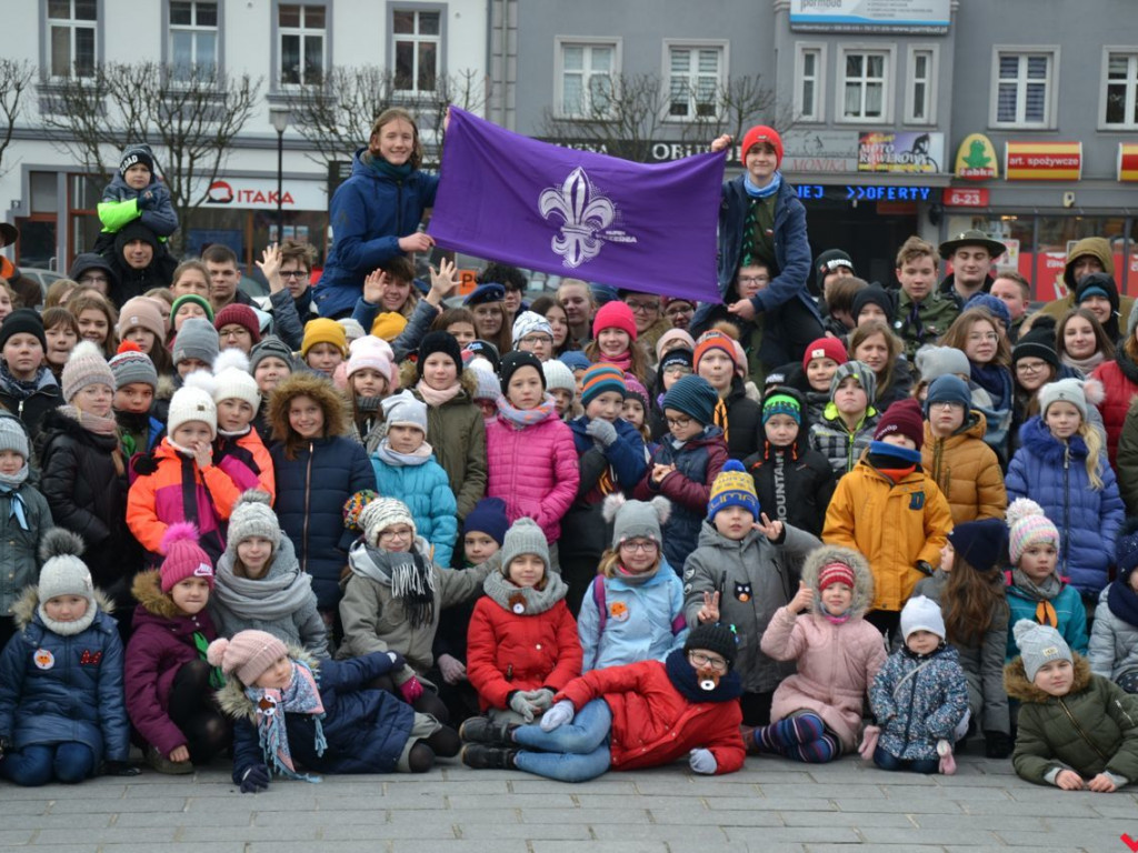 Harcerski żywioł na rynku z okazji Dnia Myśli Braterskiej