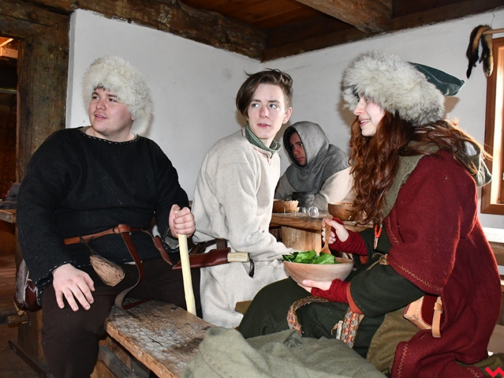 Zima w Grzybowie. Pół setki wojów i niewiast nie przestraszyło się chłodu