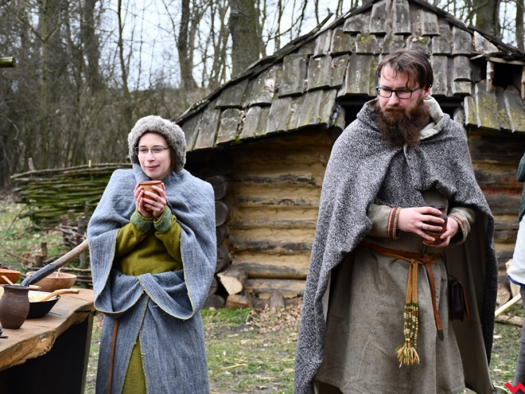 Zima w Grzybowie. Pół setki wojów i niewiast nie przestraszyło się chłodu