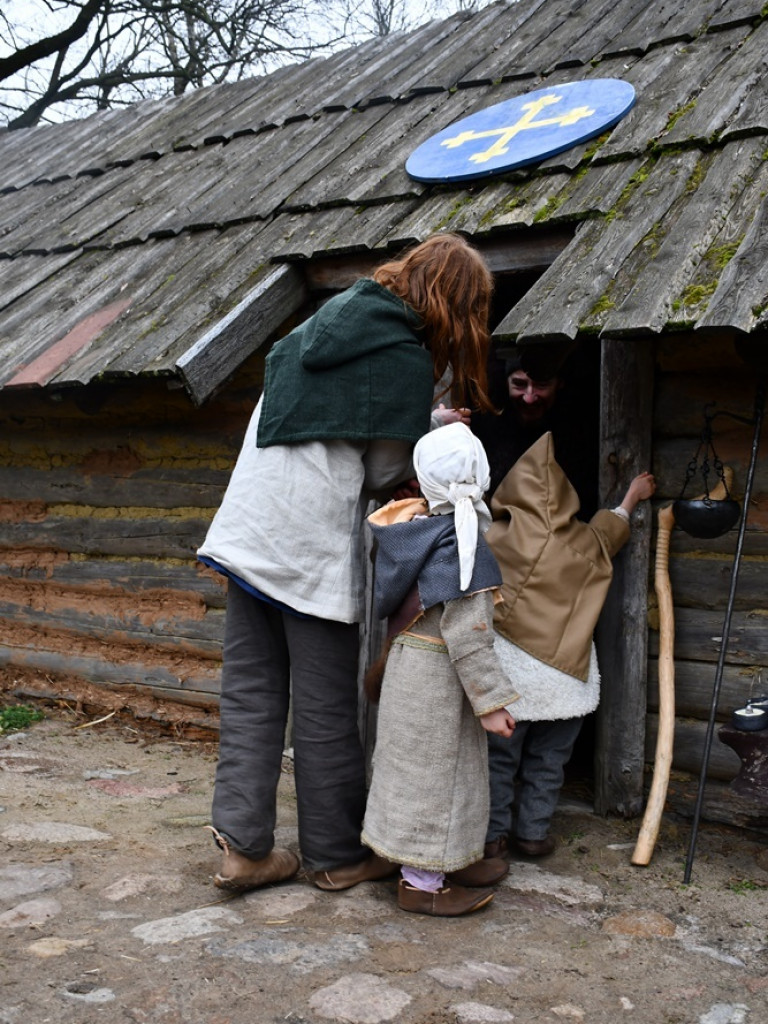 Zima w Grzybowie. Pół setki wojów i niewiast nie przestraszyło się chłodu