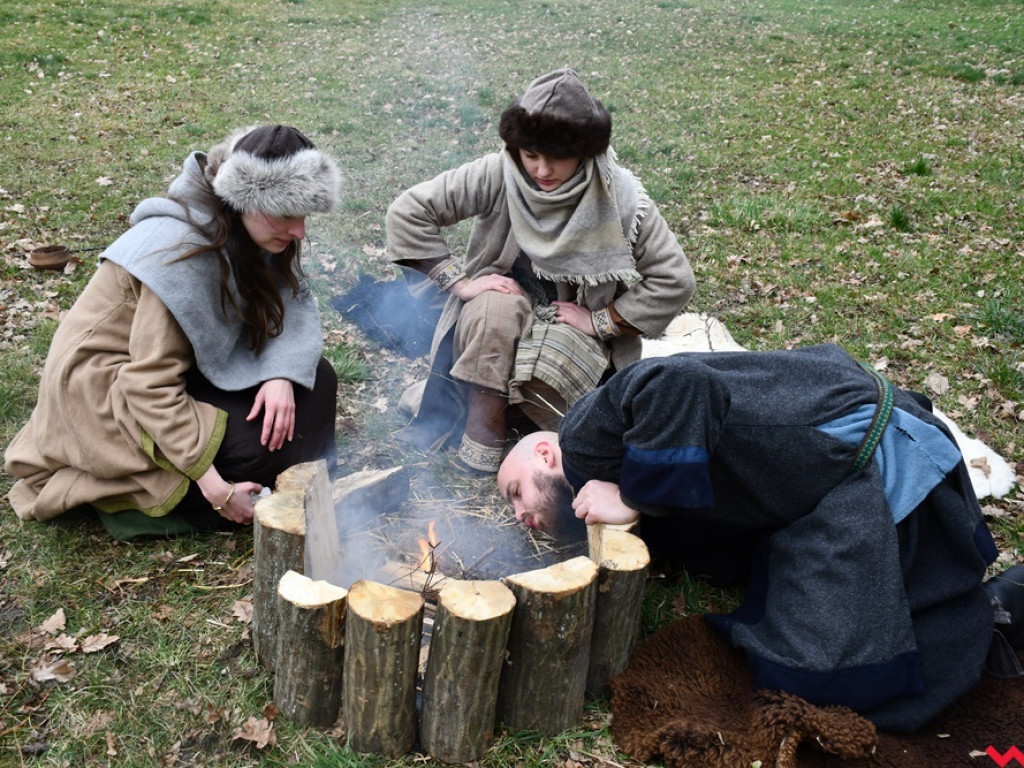 Zima w Grzybowie. Pół setki wojów i niewiast nie przestraszyło się chłodu