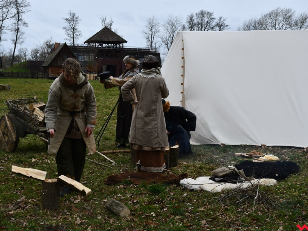 Zima w Grzybowie. Pół setki wojów i niewiast nie przestraszyło się chłodu