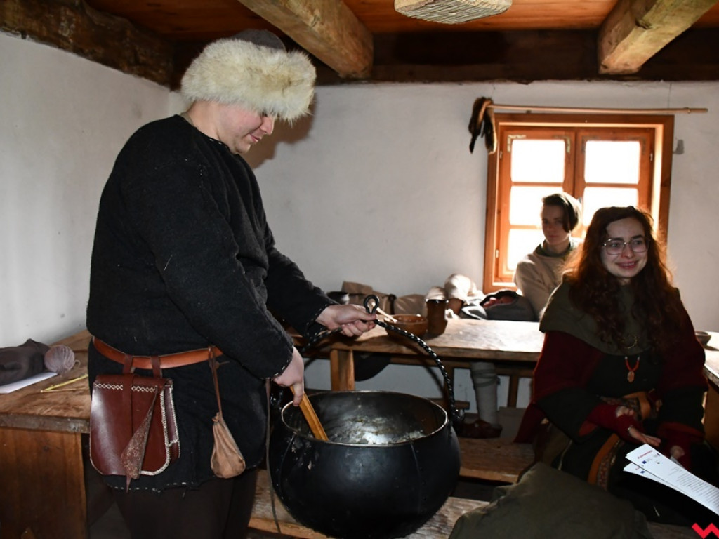 Zima w Grzybowie. Pół setki wojów i niewiast nie przestraszyło się chłodu