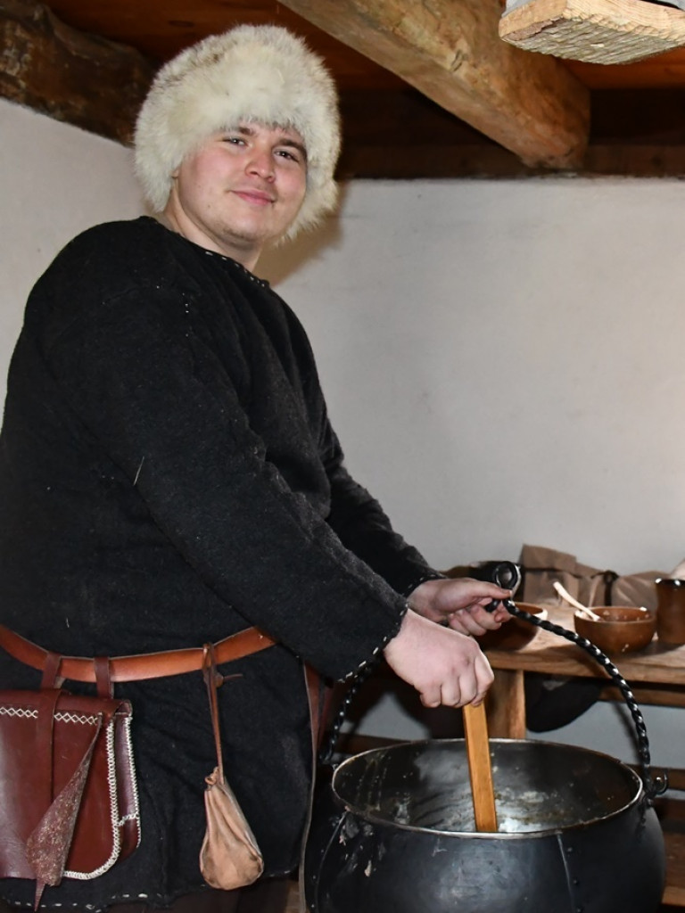 Zima w Grzybowie. Pół setki wojów i niewiast nie przestraszyło się chłodu