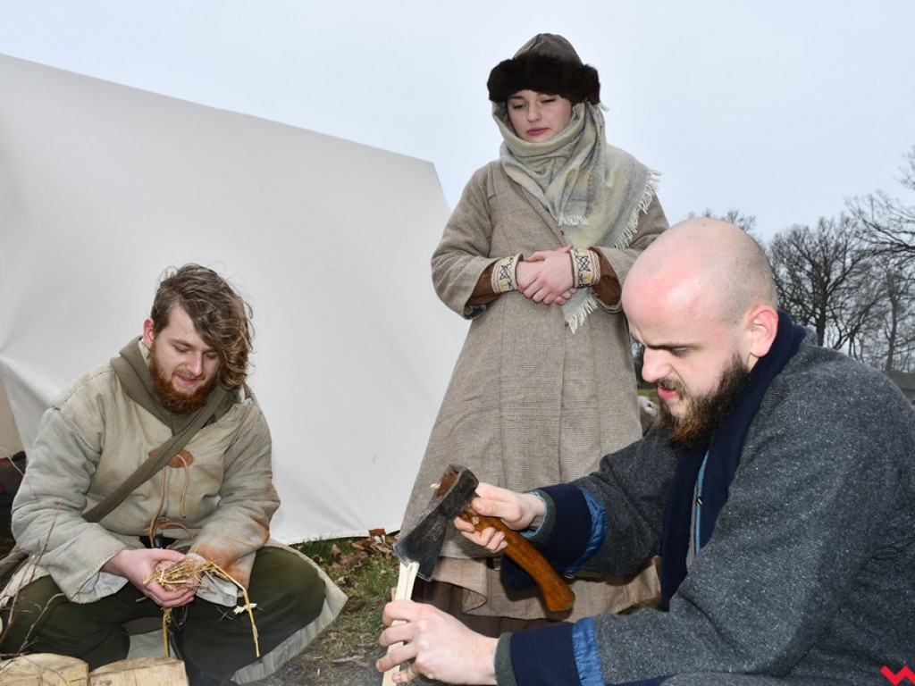 Zima w Grzybowie. Pół setki wojów i niewiast nie przestraszyło się chłodu