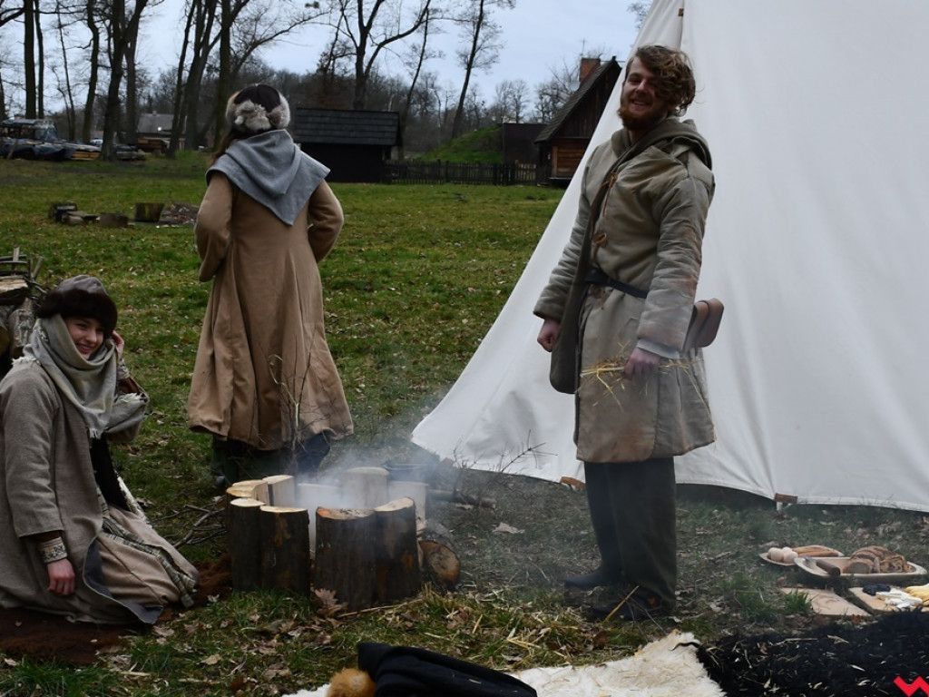 Zima w Grzybowie. Pół setki wojów i niewiast nie przestraszyło się chłodu