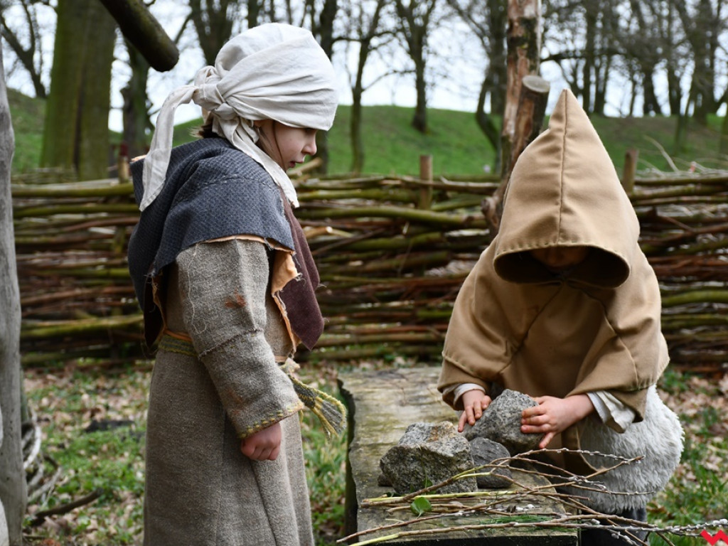 Zima w Grzybowie. Pół setki wojów i niewiast nie przestraszyło się chłodu