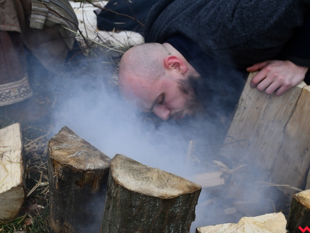 Zima w Grzybowie. Pół setki wojów i niewiast nie przestraszyło się chłodu