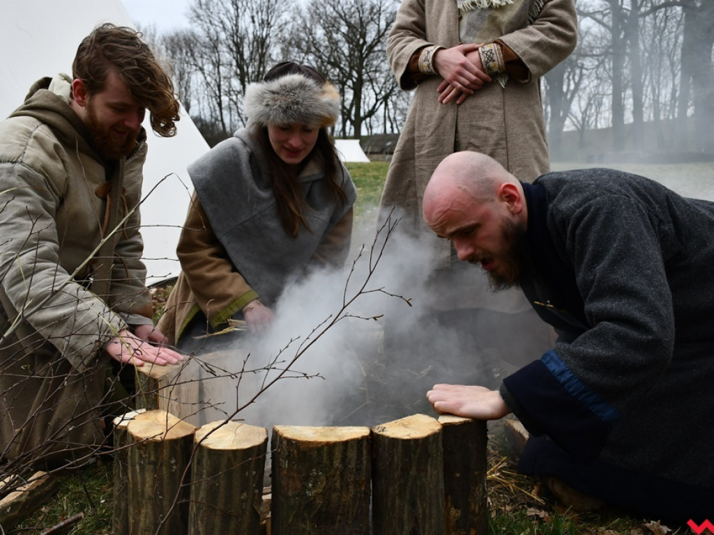 Zima w Grzybowie. Pół setki wojów i niewiast nie przestraszyło się chłodu