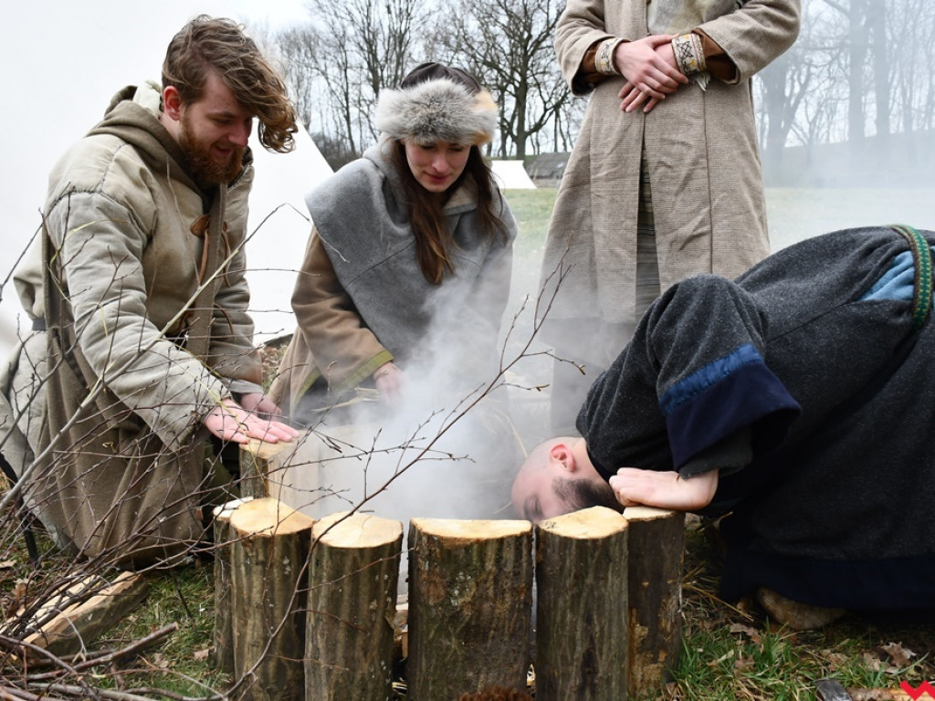 Zima w Grzybowie. Pół setki wojów i niewiast nie przestraszyło się chłodu