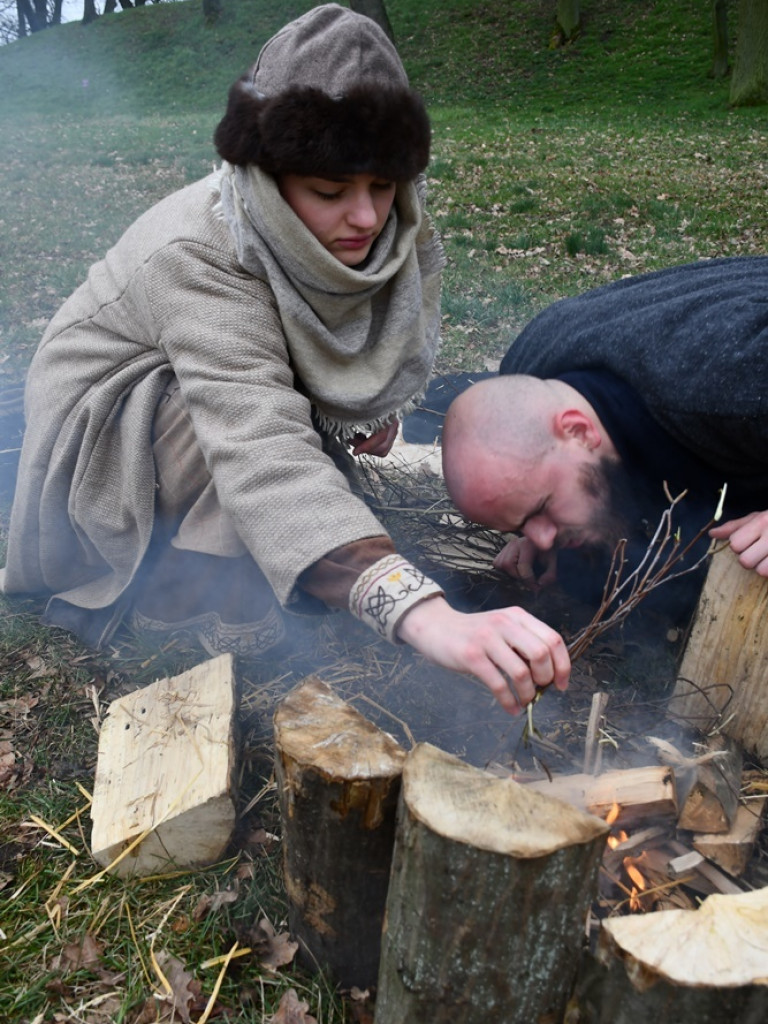 Zima w Grzybowie. Pół setki wojów i niewiast nie przestraszyło się chłodu
