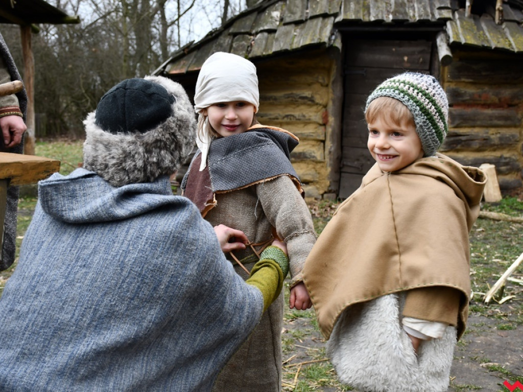 Zima w Grzybowie. Pół setki wojów i niewiast nie przestraszyło się chłodu