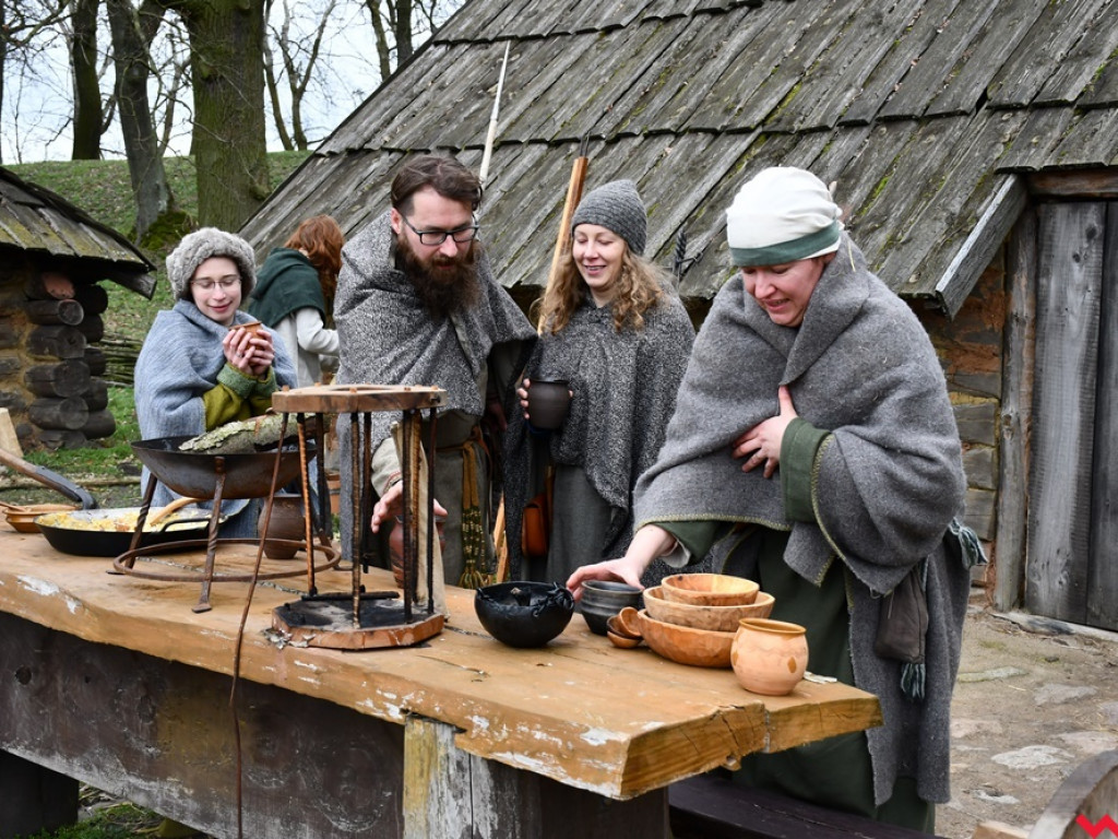 Zima w Grzybowie. Pół setki wojów i niewiast nie przestraszyło się chłodu