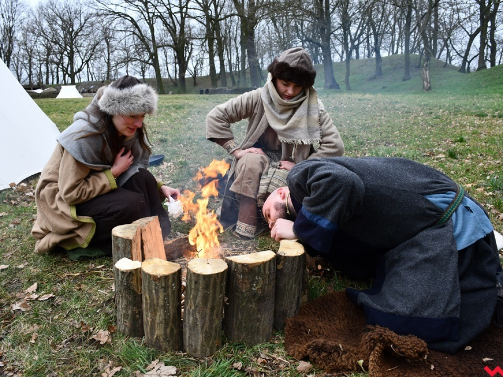 Zima w Grzybowie. Pół setki wojów i niewiast nie przestraszyło się chłodu