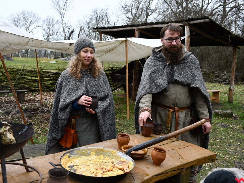 Zima w Grzybowie. Pół setki wojów i niewiast nie przestraszyło się chłodu