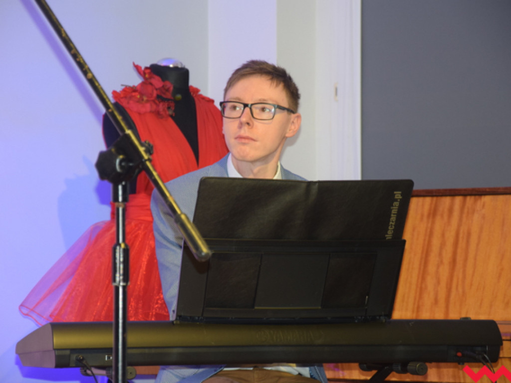 „Uwaga na amory” – spektakle nagrodzone owacjami na stojąco