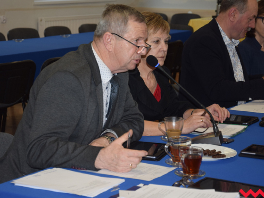 Wóz bojowy dla OSP Zieliniec i brakujący pojemnik w Krzywej Górze