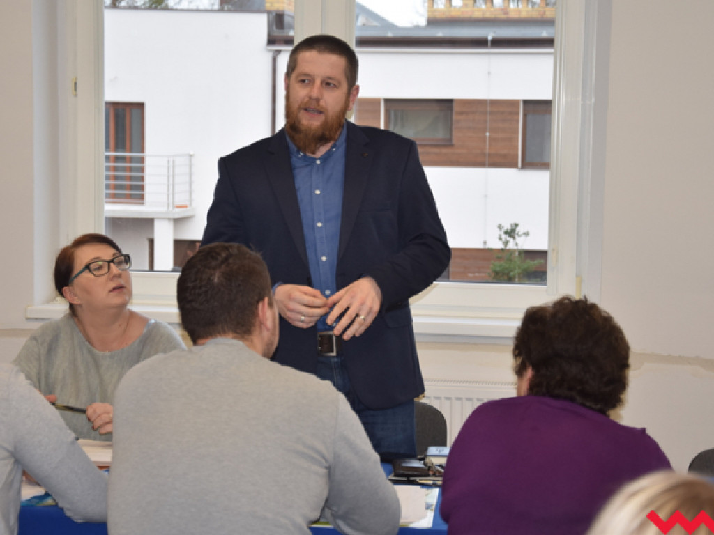 Wóz bojowy dla OSP Zieliniec i brakujący pojemnik w Krzywej Górze